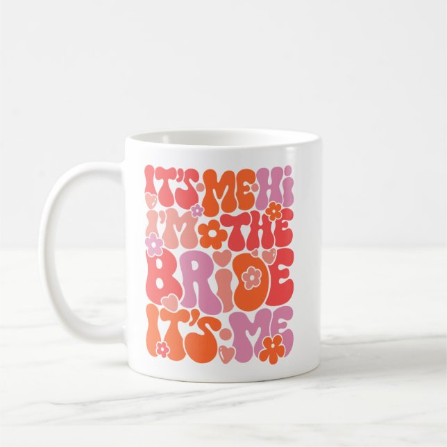 Cute “Hi It’s Me, I’m the Bride” Just Engaged Mug (Left)