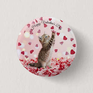 Cute Kitten Catching Valentine Heart Petals 3 Cm Round Badge