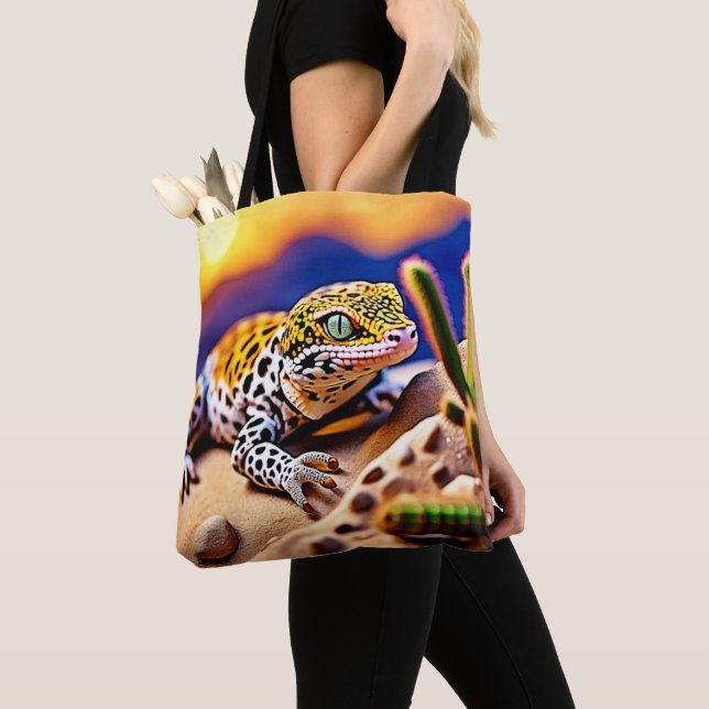 Cute Leopard Gecko Sunset Desert Design Tote Bag (Close Up)