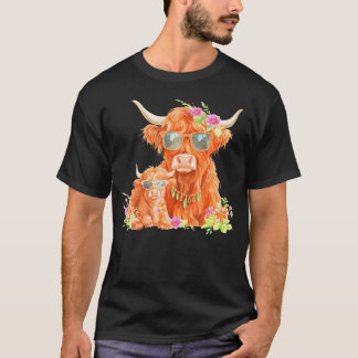Cute Mama Highland Cow With Baby Calf Boho Floral  T-Shirt