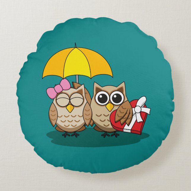 Cute Owl Lovers w/ Umbrella & Red Chocolate Box Round Cushion (Front)