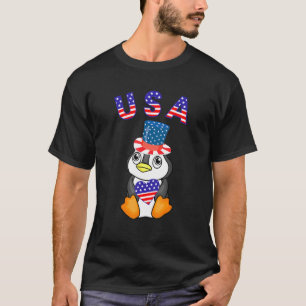 Cute Patriotic Usa Penguin Holding Heart 4th Of Ju T-Shirt