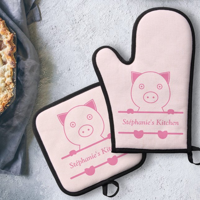 Cute Pig Monogram Oven Mitt & Pot Holder Set (Cute Pig Monogram Oven Mitt & Pot Holder Set)