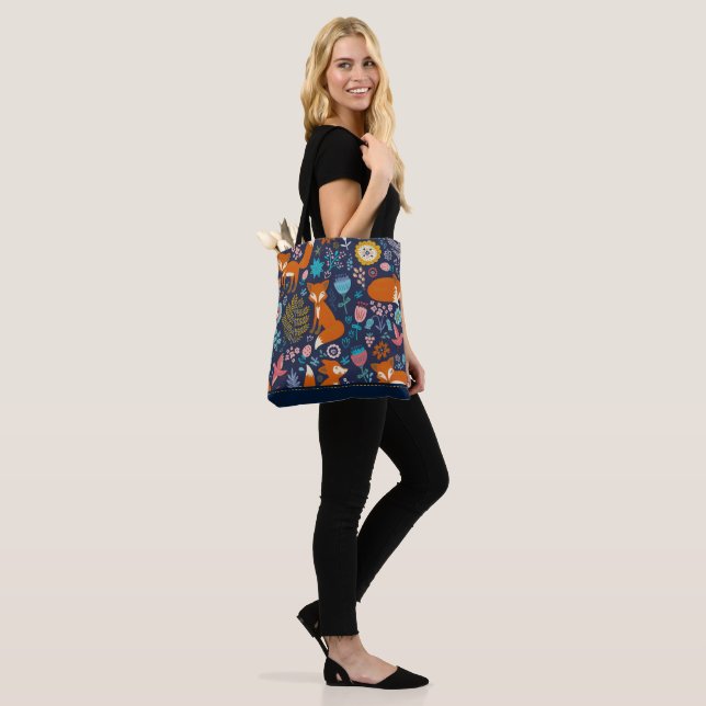 Cute Red Foxes & Flowers Seamless Pattern Tote Bag (On Model)