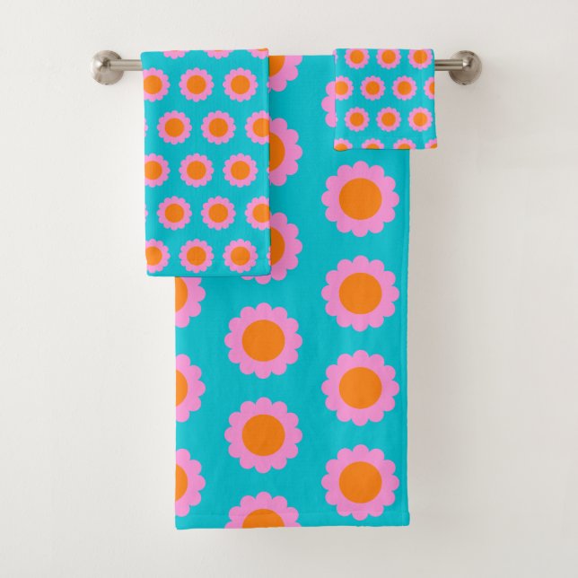Cute Retro 60s Turquoise Mod Flower Pattern Bath Towel Set (Insitu)