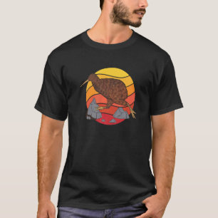 Cute Retro Old School New Zealand Kiwi Bird Runnin T-Shirt