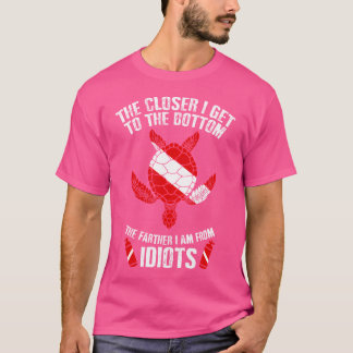 Cute Sea Turtle Getting Away From Idiots Scuba Div T-Shirt