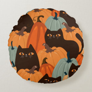 Cute seamless pattern with black cats and pumpkins round cushion