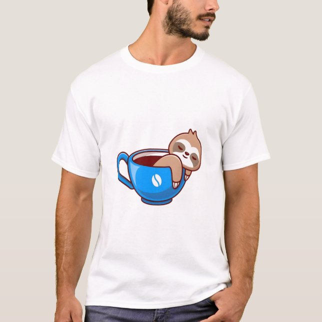 Cute Sloth in Coffee Cup – Funny Sloth Cartoon Des T-Shirt (Front)