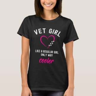 Cute Vet Girl With A Heart And Paws For Veterinari T-Shirt