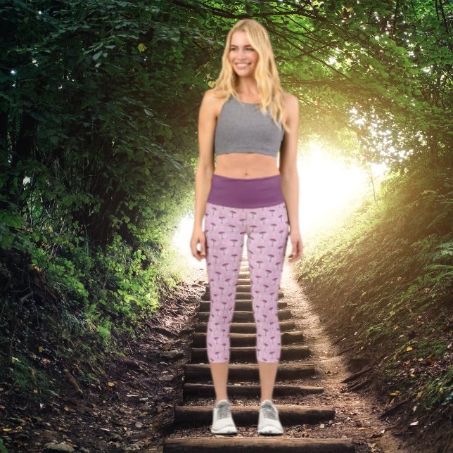 Cute Vintage Purple Mushroom Dream Pattern  Capri Leggings (Creator Uploaded)