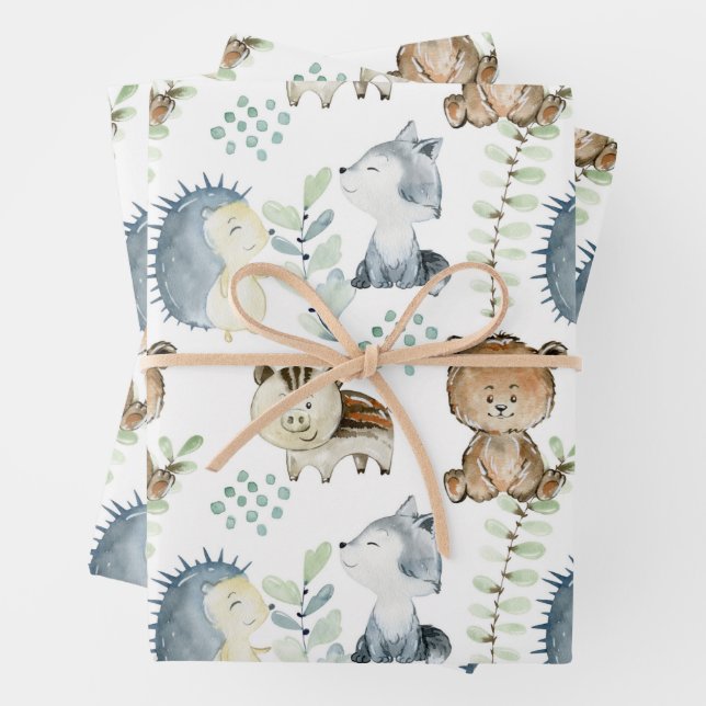 Cute woodland animal wrapping paper sheet (In situ)
