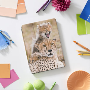 Cutest Baby Animals   Cheetah Cat & Cub iPad Air Cover