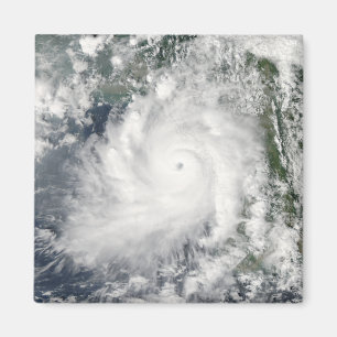 Cyclone Giri moves ashore over Burma Magnet