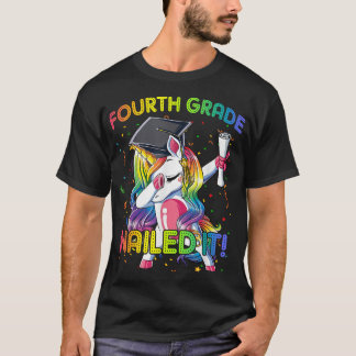 Dabbing Fourth Grade Unicorn Graduation Class 2022 T-Shirt