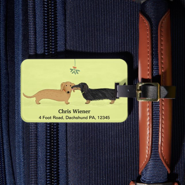 Dachshund Mistletoe Kiss - Wiener Dog Christmas Luggage Tag (Front Insitu 4)