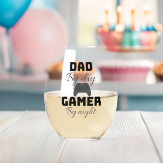 Dad by day, gamer by night stemless wine glass