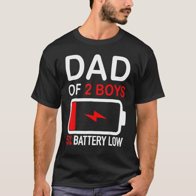 Dad Of 2 Boys 5 Battery Low Son Fathers Day Men Bi T-Shirt (Front)