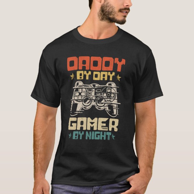 Daddy By Day Gamer By Night Funny Dad Jokes Gaming T-Shirt (Front)