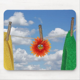Daisy and towels on clothesline mouse mat