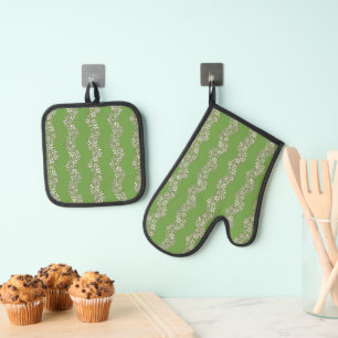 Daisy Chain Wiggly Flower Stripes white red green Oven Mitt & Pot Holder Set