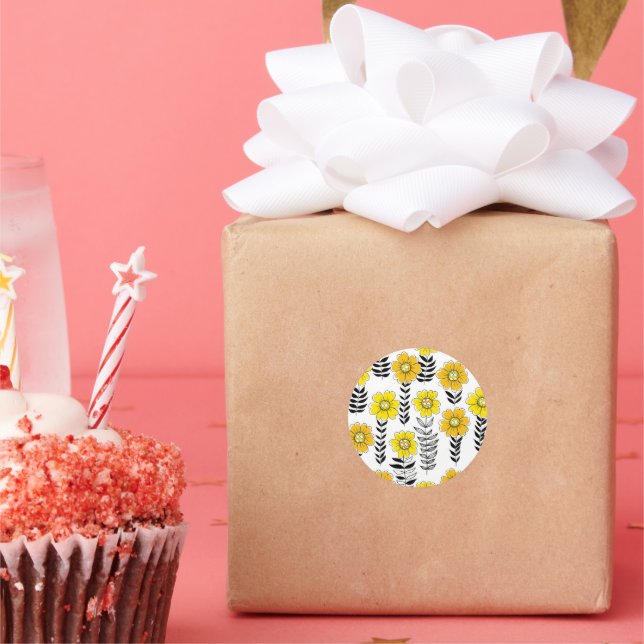Daisy doodles  in yellow and black classic round sticker (Party)