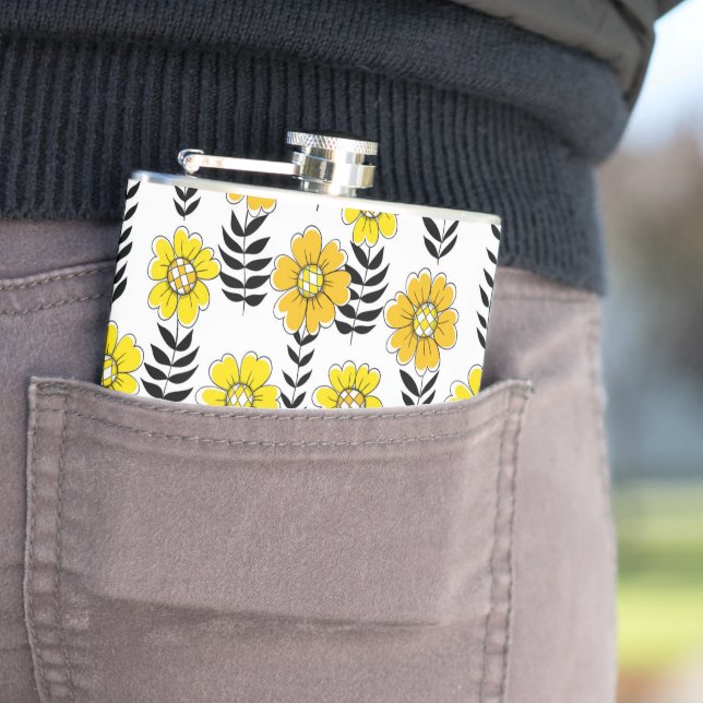 Daisy doodles  in yellow and black hip flask (In Situ)