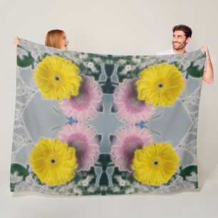 Daisy Glow -Pink Yellow Floral Pattern Fleece Blanket