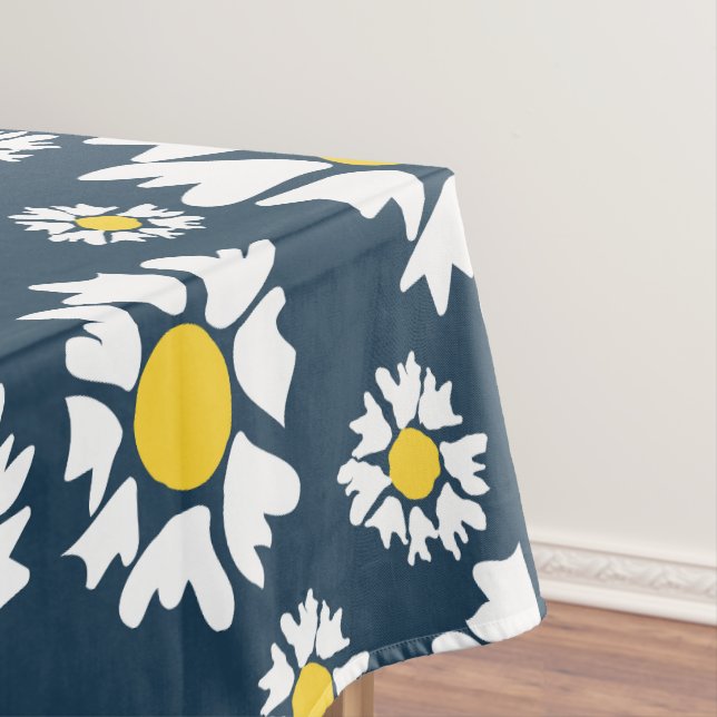 Daisy Pattern, Floral Pattern, White Daisies Tablecloth (In Situ)