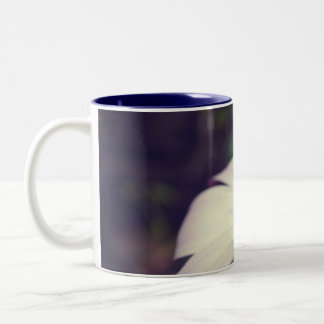 Daisy print. Two-Tone coffee mug