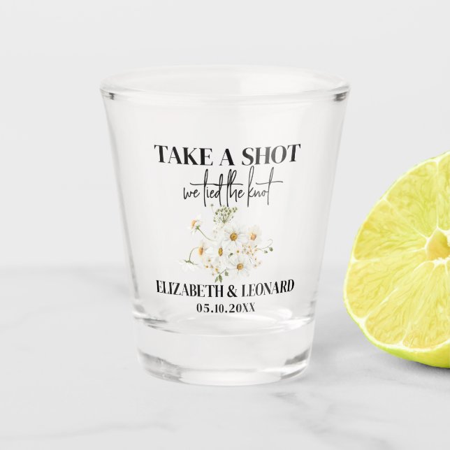Daisy Wedding Favour take a shot floral Glass (Front)