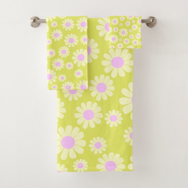 Daisy Yellow Lime Bath Towel Set (Insitu)