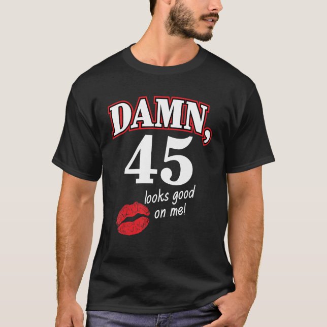 Damm 45 Looks Good On Me Cool 45th Birthday  Famil T-Shirt (Front)