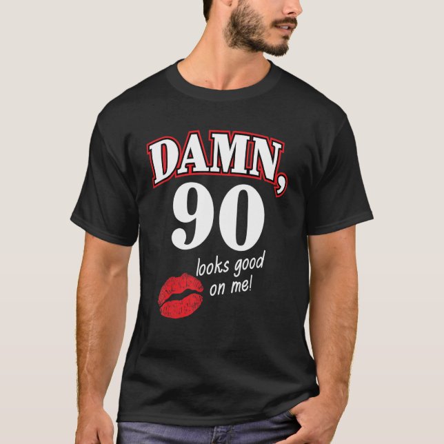 Damm 90 Looks Good On Me Cool 90th Birthday  Famil T-Shirt (Front)