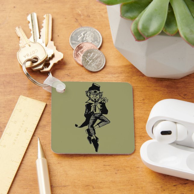 Dancing Flute Playing Leprechaun Key Ring (Desk)