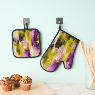 Dancing Through Violet Expressive Modern Oven Mitt & Pot Holder Set
