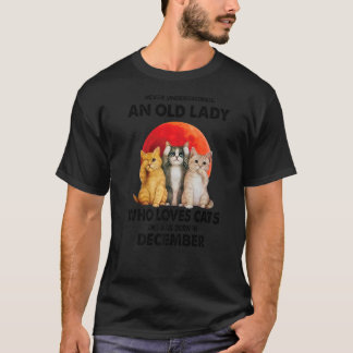 December Never Underestimate An Old Lady Who Loves T-Shirt