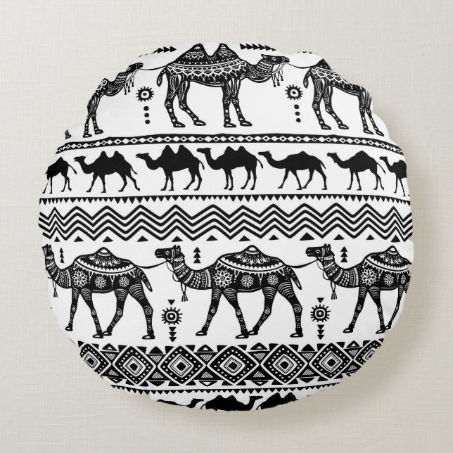 Decorative Camels Seamless Pattern Design Round Cushion (Front)