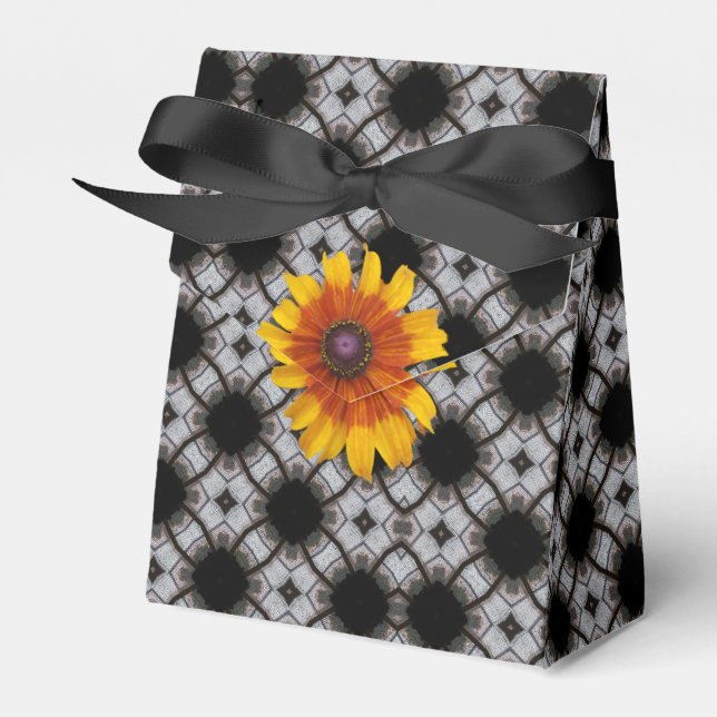 Delicate Lace And Black Eyed Susan Favour Box (Front Side)