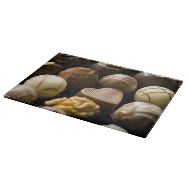 Delicious chocolate pralines cutting board (Corner)
