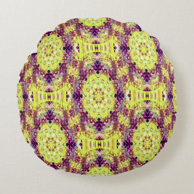 Delightful Summer fleurs.... Round Cushion (Front)