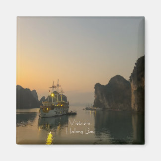 Delightful sunset in Halong Bay Vietnam Case-Mate  Magnet