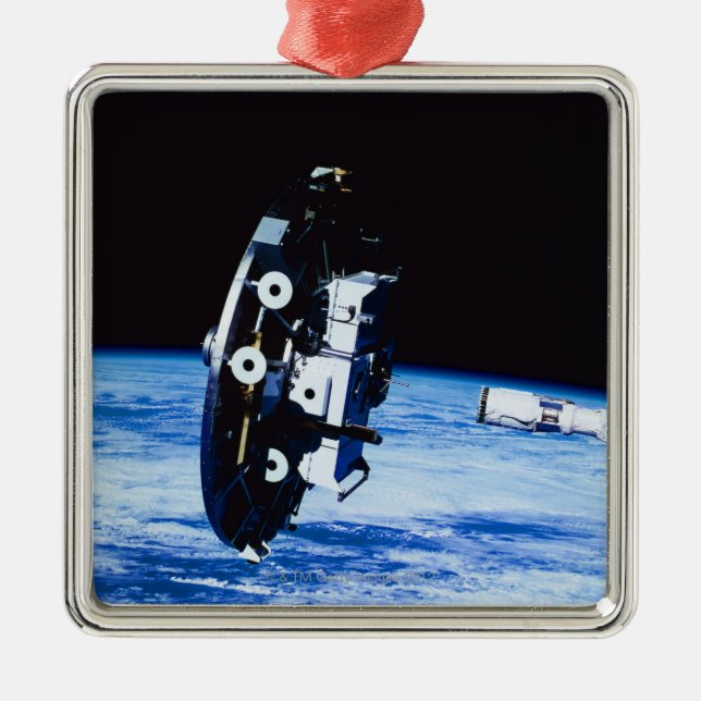 Deployment of a Satellite Metal Tree Decoration (Front)