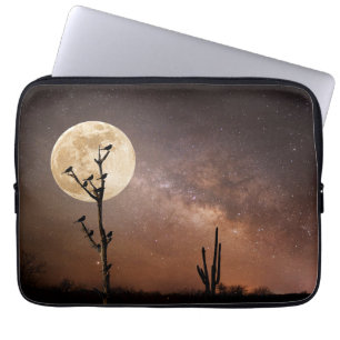 Deserts Saguaro Cactus With Birds in Desert Laptop Sleeve