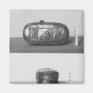 Detail of the lid of a pyxide magnet