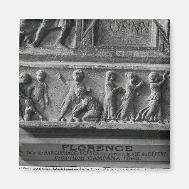 Detail sarcophagus depicting children playing magnet (Front)