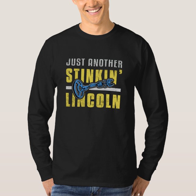 Detectorist Metal Detecting Detector Gift Idea T-Shirt (Front)