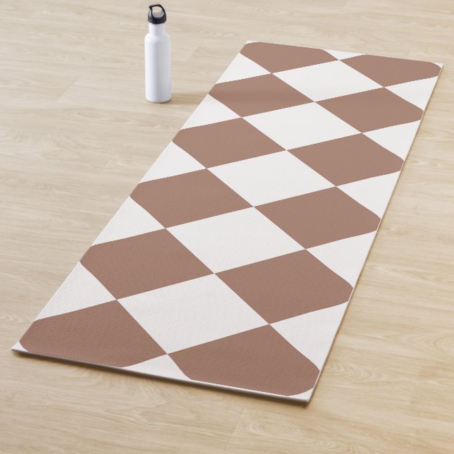 Diamond Pattern in White and Mocha Mousse Yoga Mat (In Situ)