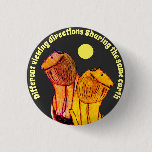 Different viewing directions 3 cm round badge