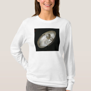 Dish with the bust of a man inside T-Shirt